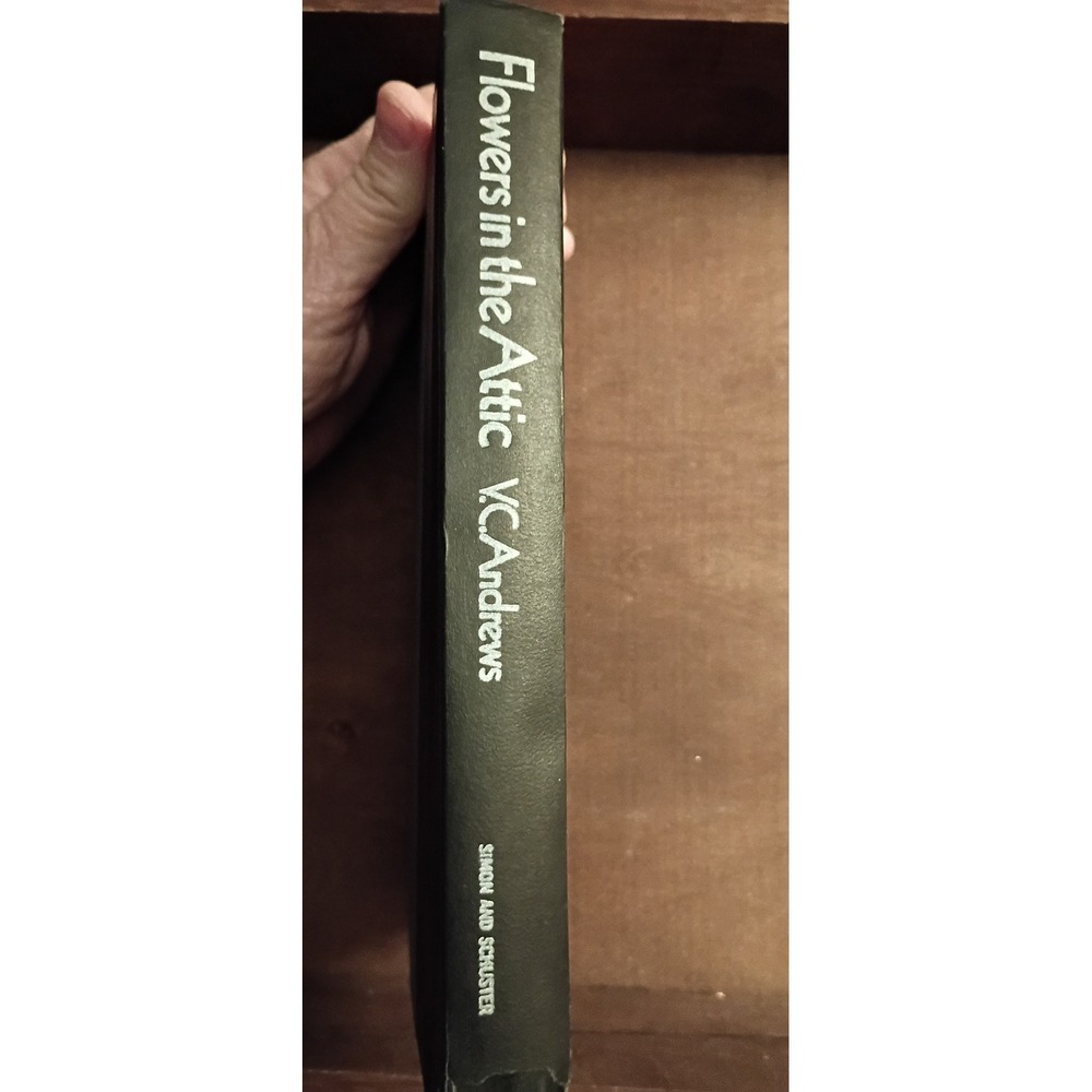 Flowers in the Attic V.C. Andrews 1979 Hardcover Simon and Schuster Horror Book